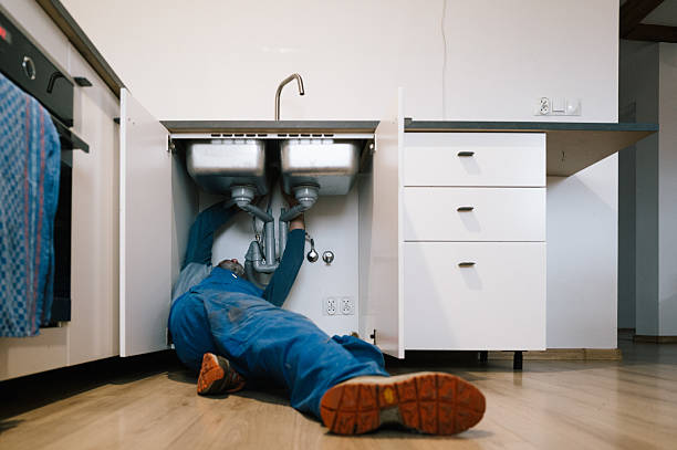 Professional Leak Detection technician working in New Milford, IL